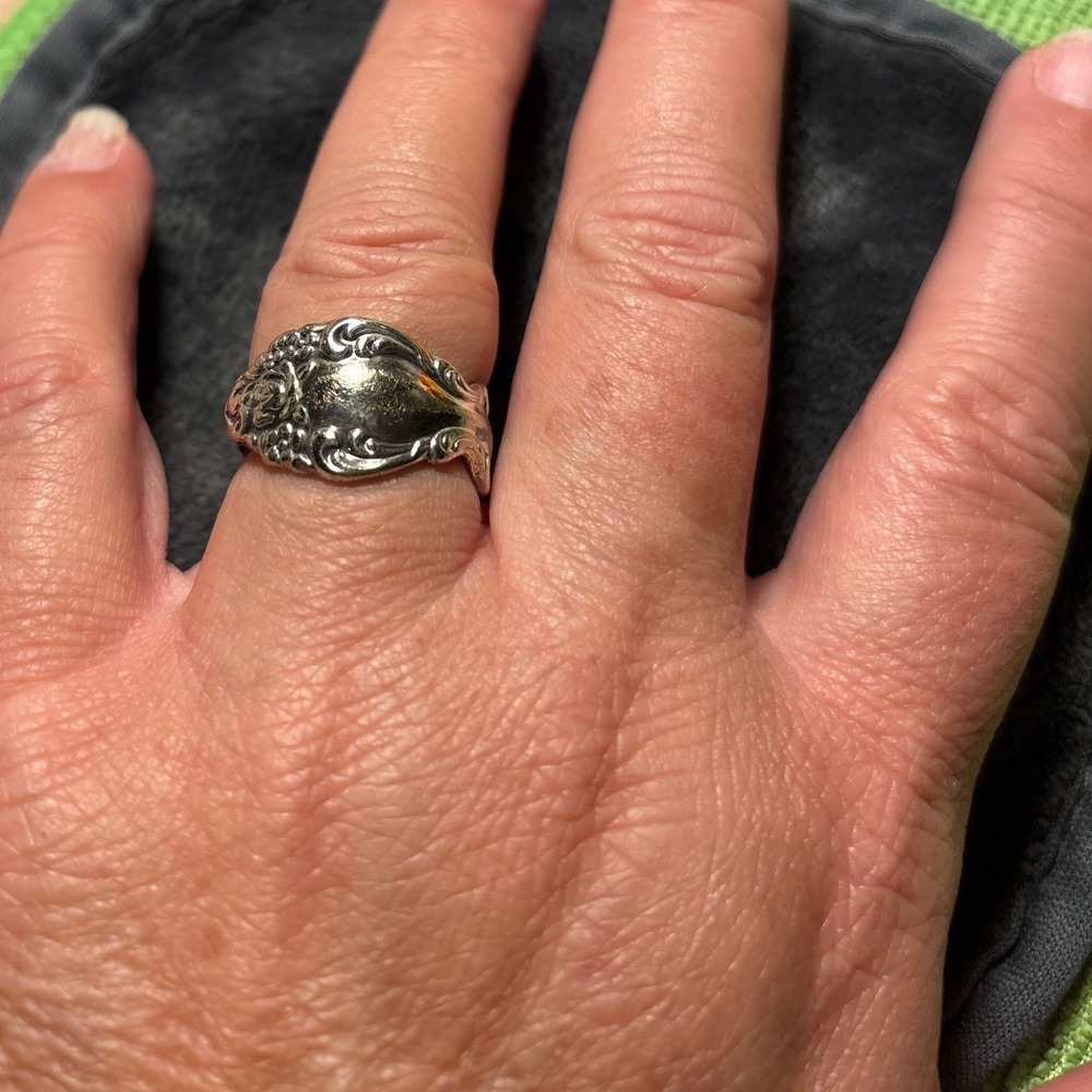 Vintage Wm Rogers Silver Plated Spoon Ring Floral Scroll Handcrafted Size 6.25